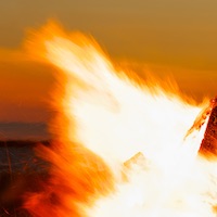 Partnerrückführung. Ritual Feuer